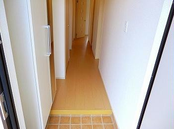 ヒロ　コテージの玄関