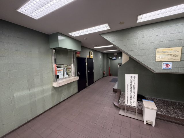 セブンスターマンション門前仲町のその他共用部分|広々とした共用ロビー。清掃の行き届いた空間から管理体制の良さがうかがえます。