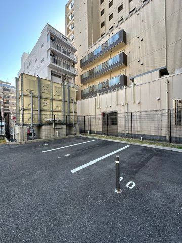 プレサンスSAKAEフロント　名古屋市賃貸　仲介手数料無料の駐車場