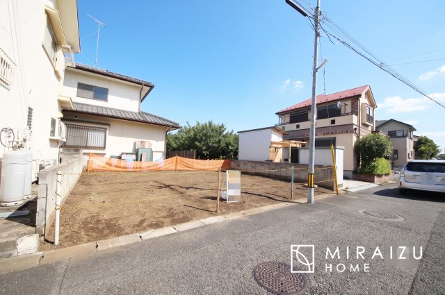 【外観】 | 青く澄み渡った綺麗な空と、陽の光をたっぷりと受ける、そんな新築住宅で新生活をスタートしてみませんか？見学・ご相談等、ミライズホーム(株)までお気軽にご連絡下さい。