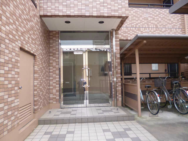 レジデンス井の森のエントランス