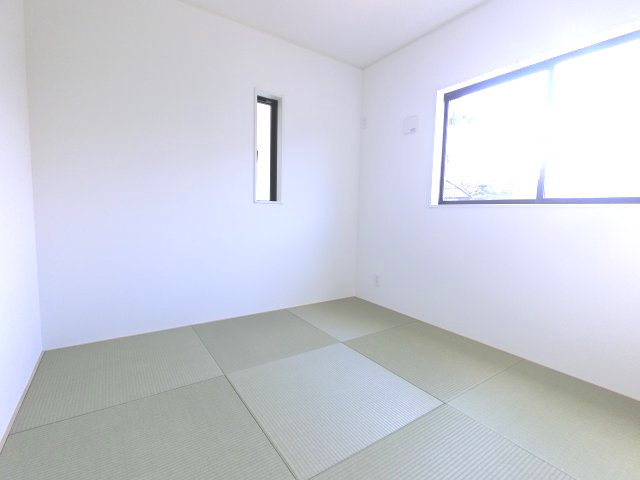 佐賀市開成第10　2号棟の内観：施工例|子どもを寝かしつけたり来客をもてなす際にも便利な寛ぎの和室空間。