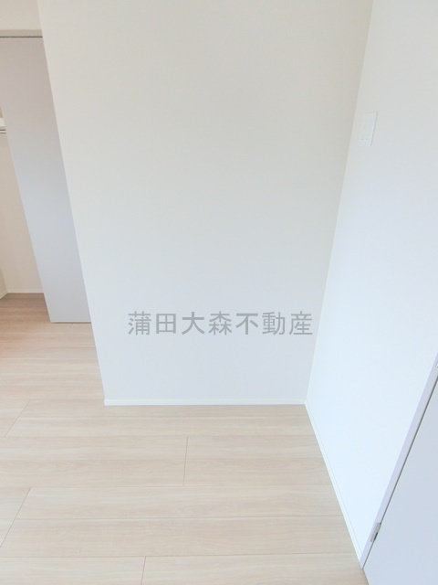 シーズンフラッツ大森北三丁目のキッチン|冷蔵庫置き場　壁で区切られてませんので大きめ冷蔵庫もOK！