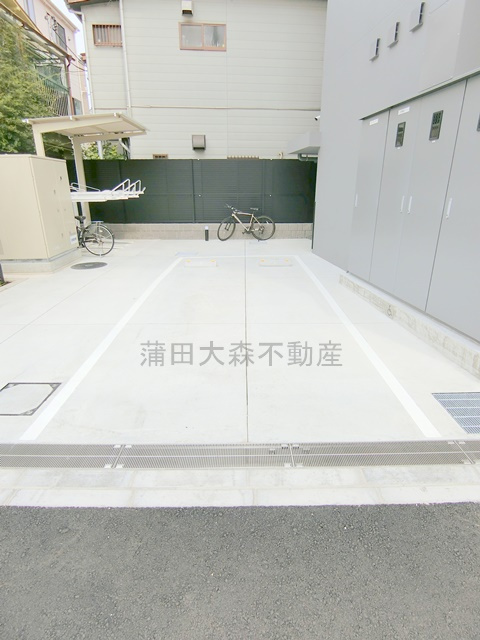 シーズンフラッツ大森北三丁目の駐車場