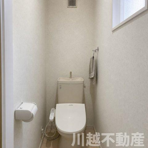 日当たり眺望良好！穏やかな生活を愉しむ住まいのトイレ|清潔感のある1階トイレ（清掃用具等消去の為加工しています）