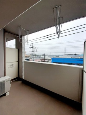 【バルコニー】 | ラディエンス狭山台 | 外からの目が気にならないバルコニーで洗濯物が干せます