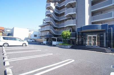 【駐車場】 | ラディエンス狭山台 | 車をお持ちの方に嬉しい駐車場付きの物件です
