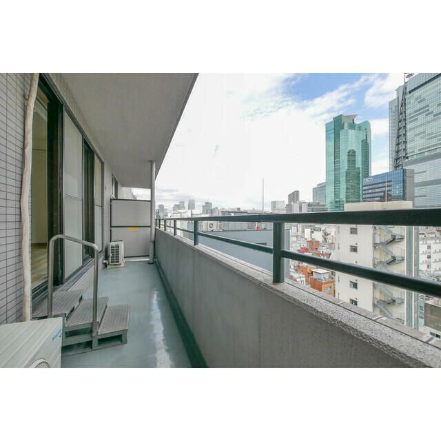 Ａ－ＰＬＡＣＥ新橋のバルコニー