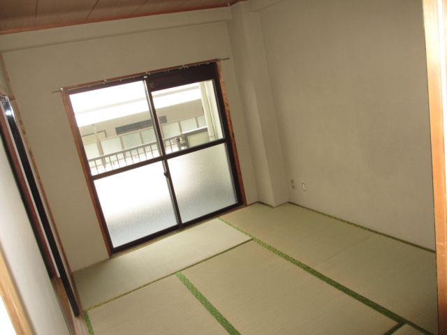第二春日ビルの和室