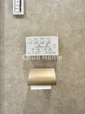 ドミール三友の内装|【ウォシュレット】清潔に使いたいお手洗いには最適な設備です。もちろんウォームレットも標準装備です。