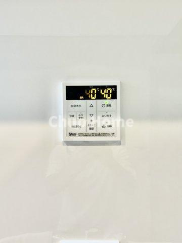 ドミール三友の発電・温水設備|【給湯リモコン】外での一日を忘れさせてくれるオートバス機能でお好みの湯量・温度に調整された浴槽。