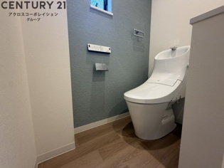 温水洗浄便座付きのトイレです♪