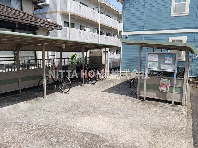 サンセールⅠのその他|屋根付きの駐輪場は無料で使用可能です◆