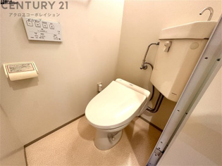 コンパクトで使いやすいトイレです♪