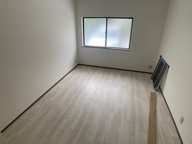 Cozy東大池2の内装|洋室6.5帖のお部屋、白基調の明るい室内はオススメ（リノベ中です）