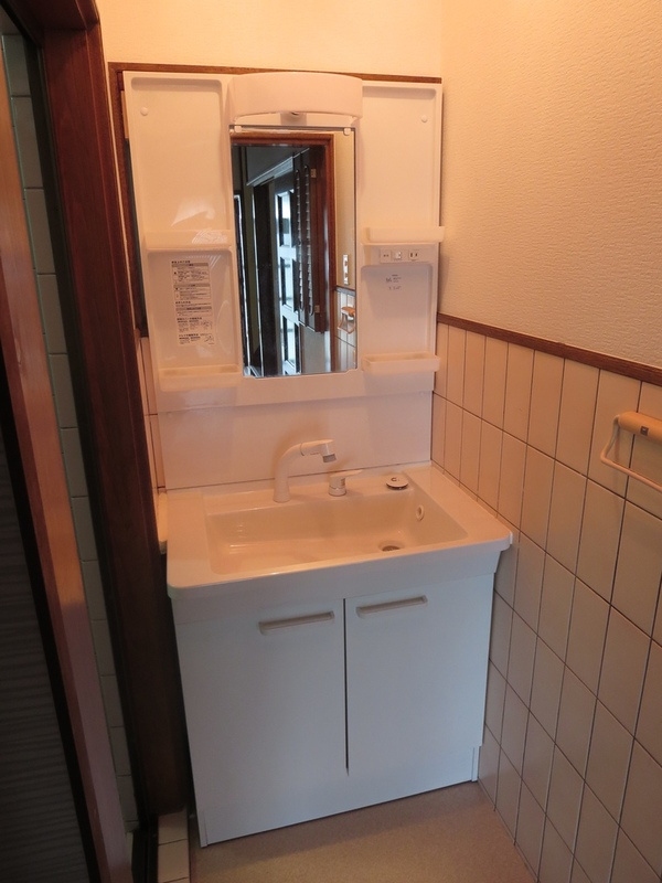 平尾貸家の独立洗面台