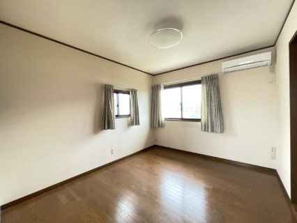 高崎市上大類町中古住宅の洋室|南東側洋室です！
