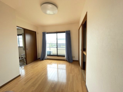 高崎市上大類町中古住宅の洋室|南側洋室です