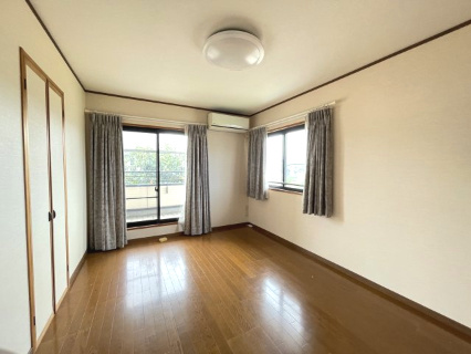 高崎市上大類町中古住宅の洋室|南西側の洋室