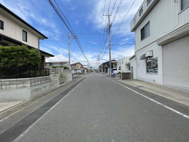 高崎市上大類町中古住宅の前面道路含む現地写真