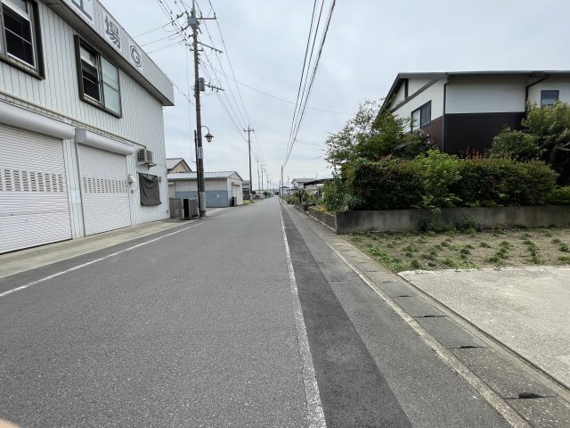 高崎市上大類町中古住宅の前面道路含む現地写真