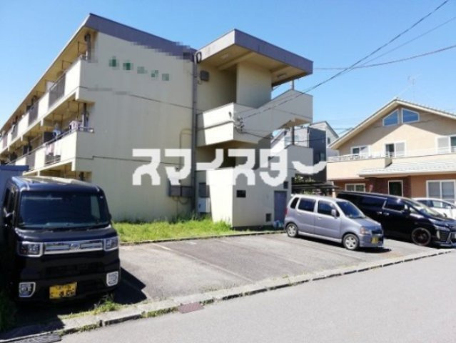 青梅市末広町２丁目の賃貸マンションの駐車場