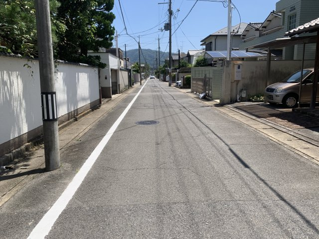 京都市左京区下鴨梁田町　中古一戸建の前面道路含む現地写真