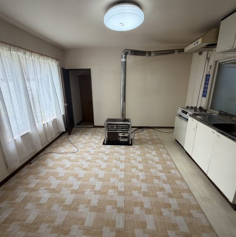 室蘭市本町2丁目7-5戸建の居間・リビング
