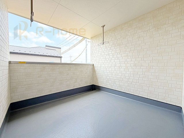 笠間市旭町第13　新築戸建て　7号棟のバルコニー|急な雨でも安心のインナーバルコニー♪忙しいご夫婦も大満足♪