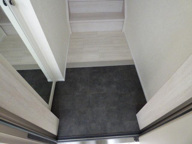 横浜市磯子区杉田５丁目のアパートの玄関