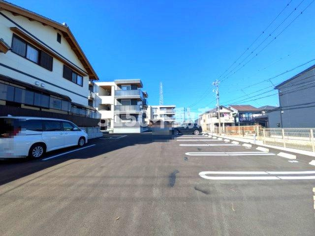 raum Yの駐車場