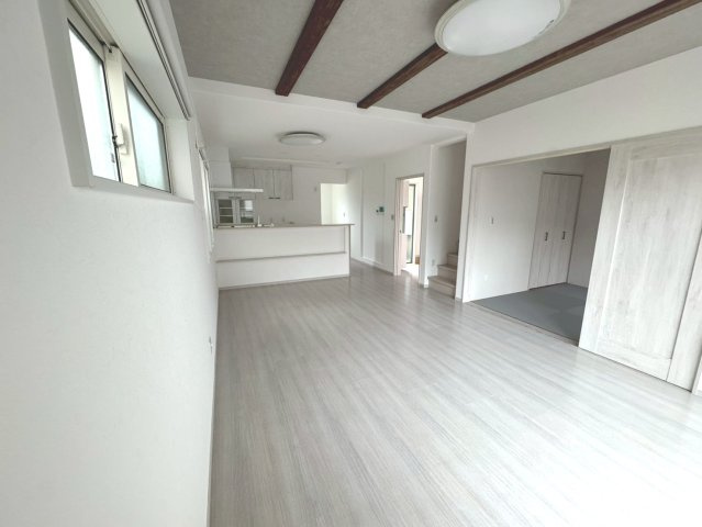 中古戸建　大垣市東前4丁目　平成30年築の居間・リビング