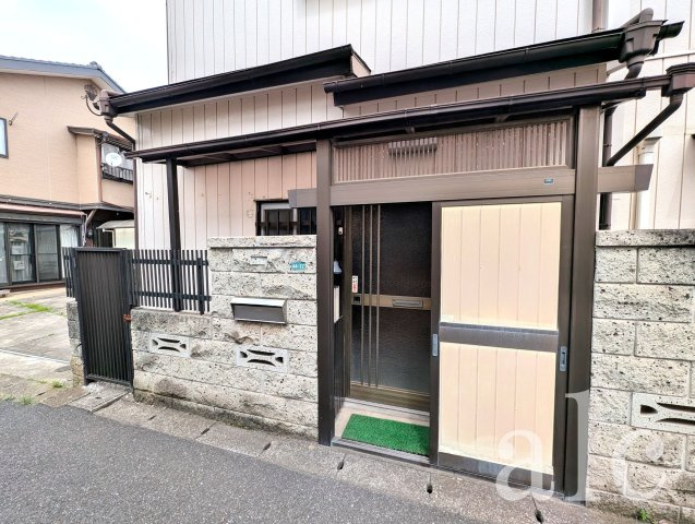 三山2　DIY戸建て住宅のエントランス