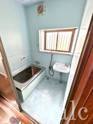 三山2　DIY戸建て住宅の浴室|DIY可、バスルーム　給湯器新設済みです。