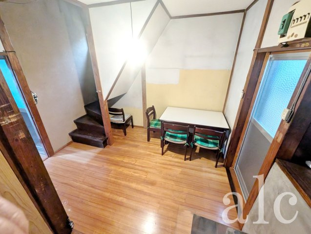 三山2　DIY戸建て住宅の設備|テーブルは撤去可能、キッチン横のダイニングスペース