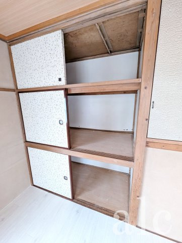 三山2　DIY戸建て住宅の収納|奥行のある収納、押し入れタイプ