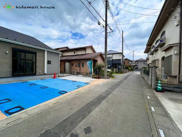 上尾市上平中央2丁目　新築平屋戸建　01の前面道路含む現地写真