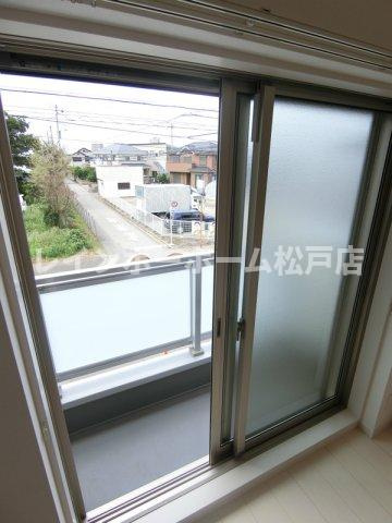 鎌ケ谷市右京塚のアパートのバルコニー|外からの目が気にならないバルコニーで洗濯物が干せます