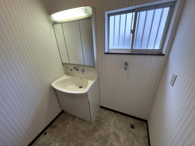 奈良市藤原町　中古戸建の独立洗面台|※掲載写真は入居前の撮影写真です。