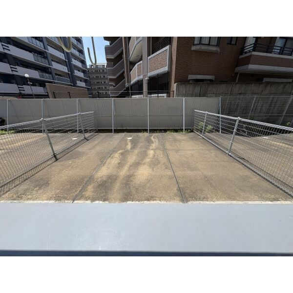 GOOD　WOOD　Sの駐車場