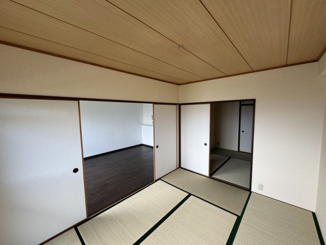コスモ岩出の和室