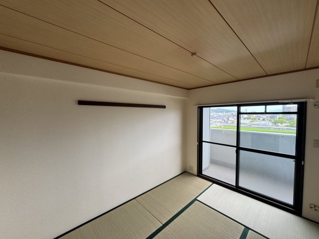 コスモ岩出の和室