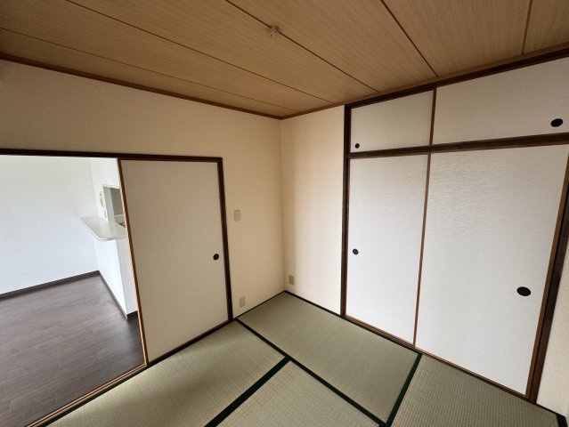 コスモ岩出の和室
