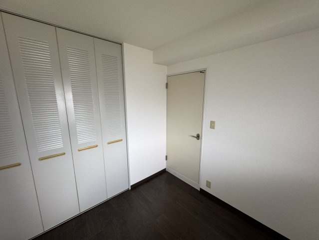 コスモ岩出の洋室
