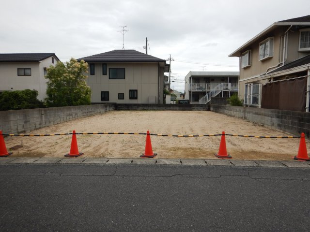 沖新町土地の前面道路含む現地写真