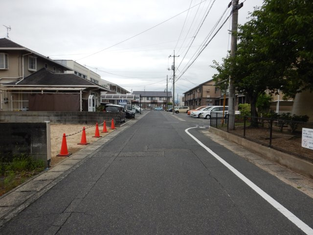沖新町土地の前面道路含む現地写真