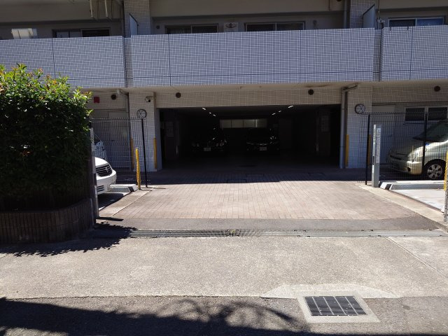 川崎市中原区上小田中３丁目の駐車場