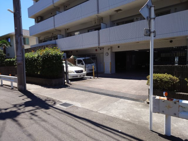 川崎市中原区上小田中３丁目の駐車場
