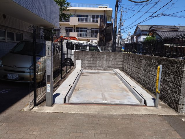 川崎市中原区上小田中３丁目の駐車場