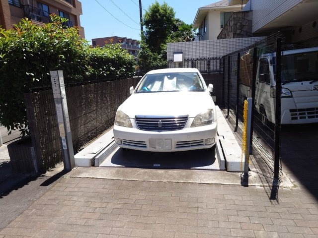 川崎市中原区上小田中３丁目の駐車場